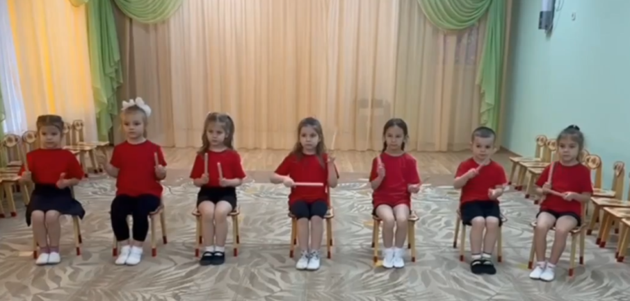 Исполнение ритмических музыкальных упражнений на клавесах Исполнение ритмических музыкальных упражнений на клавесах.